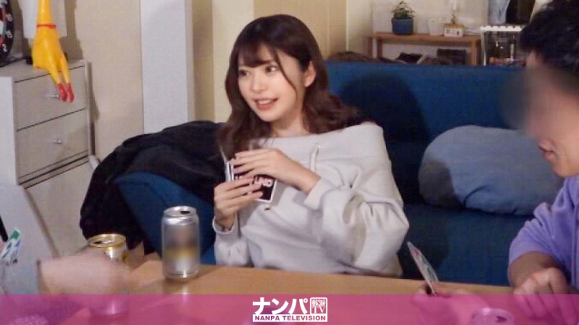 先輩の彼女と禁断のSEX！カードゲーム中の誘惑に負けた僕の過ち
